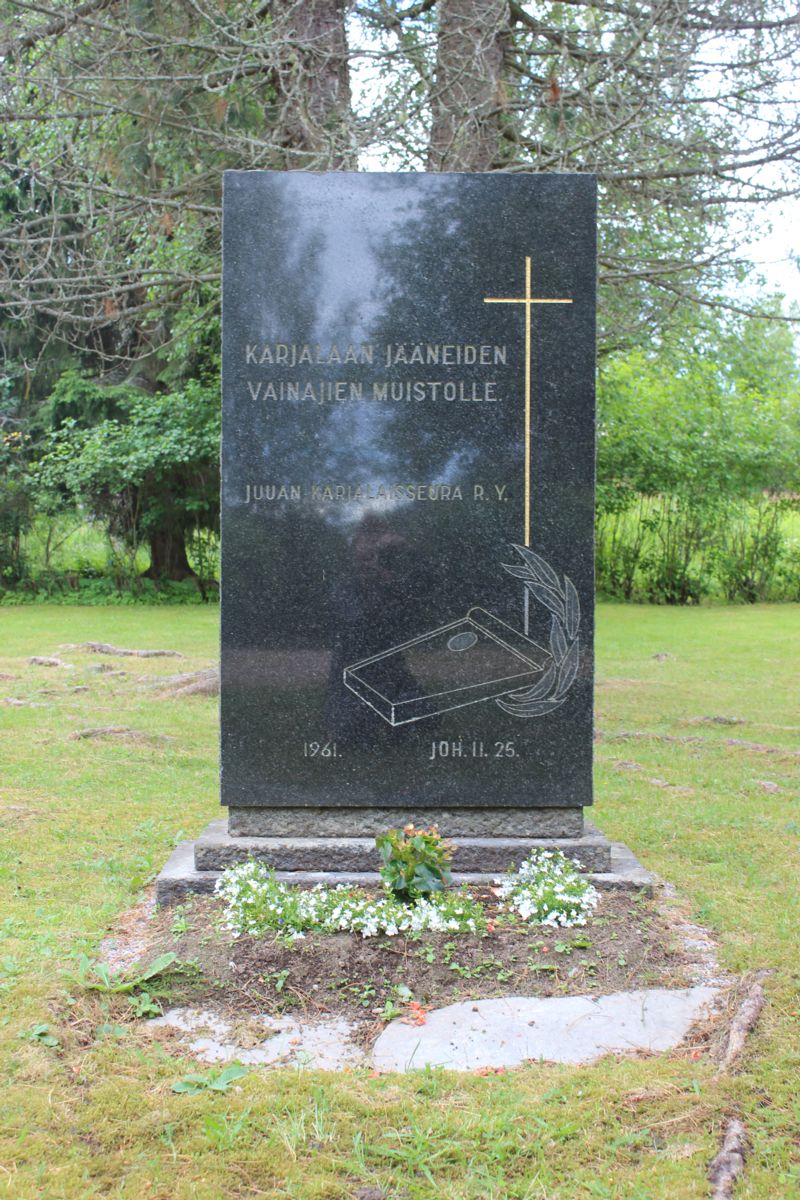 Muistomerkki Karjalaan jääneiden vainajien muistolle